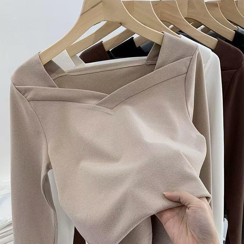 

Large size German velvet bottoming shirt women s autumn and winter new design sense niche square collar irregular polished inner top S/60-80