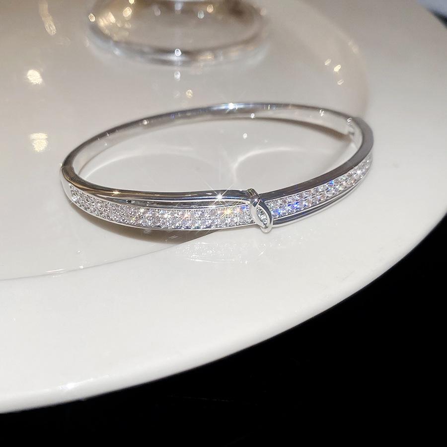 Elegant Geometric Rhinestone Zircon Buckle Bracelet: A Versatile and Luxurious Accessory for Women