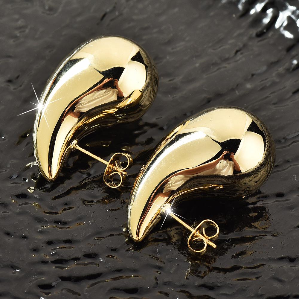 Orecchini a goccia lucidi in oro massiccio 18K di alta qualità, Orecchini a goccia alla moda di Dongdaemun