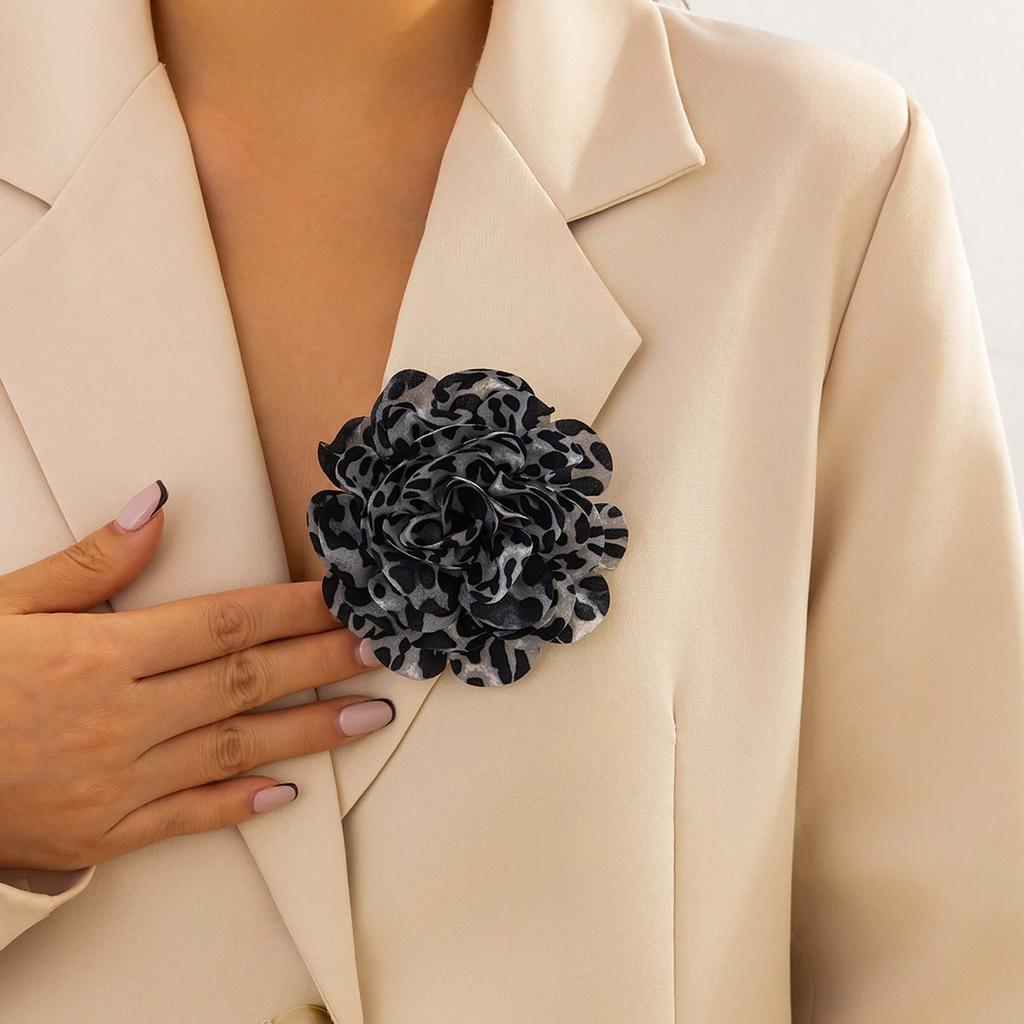 Broche Pince Bec de Canard Fleur Imprimé Léopard Corsage Exagéré en Forme Florale Accessoire de Mode Polyvalent pour Femmes