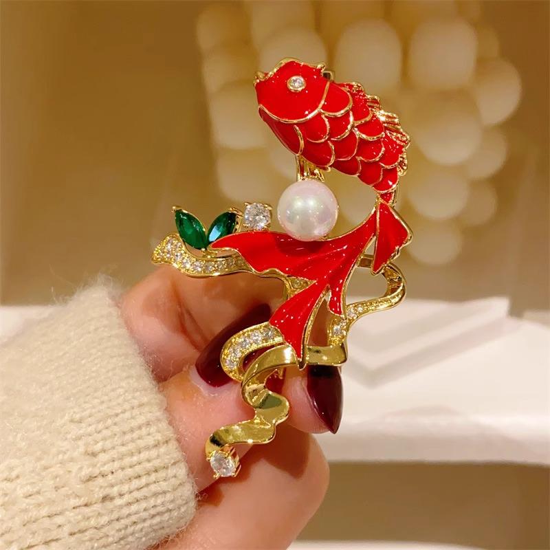 Chinese Style Lucky Koi Brooch: Exquisite New Year Corsage Pin for Women