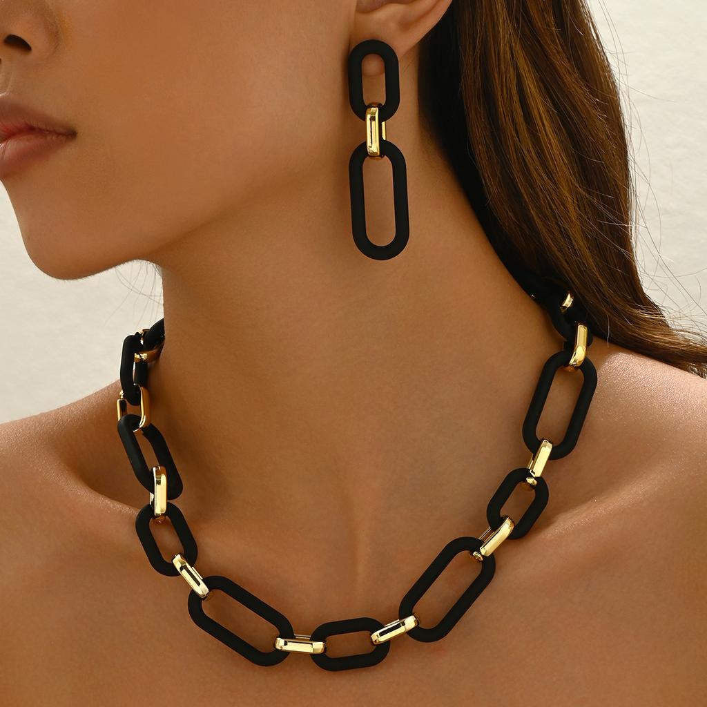 Set di Gioielli Nero Resina Acrilica Collana Orecchini per Donne Punk Esagerato Regalo Festa Femminile