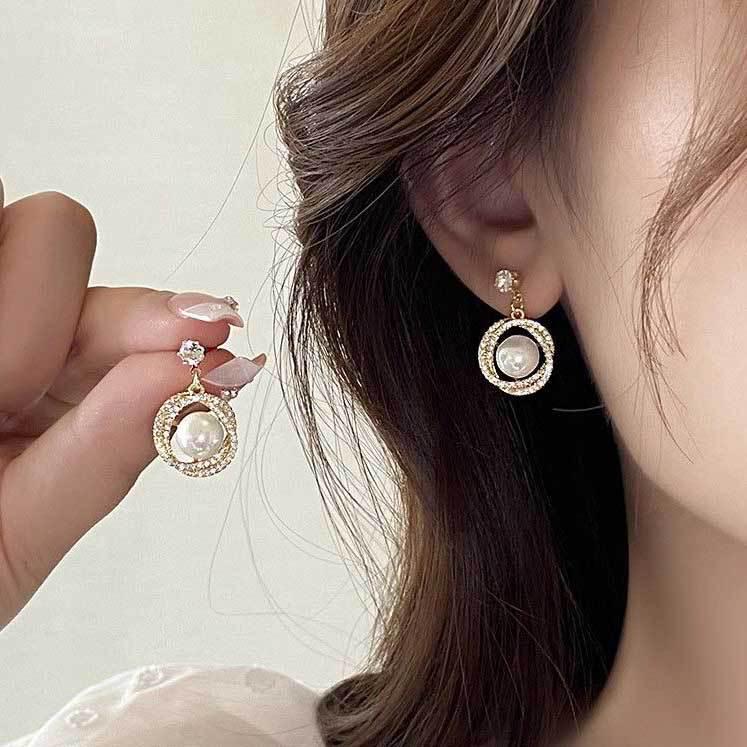Koreanischer Stil Nicht-Piercing Ohrclip mit langem Quaste, Perlmutt Schmetterlings Design für Damen - High-End, Coole Mode.