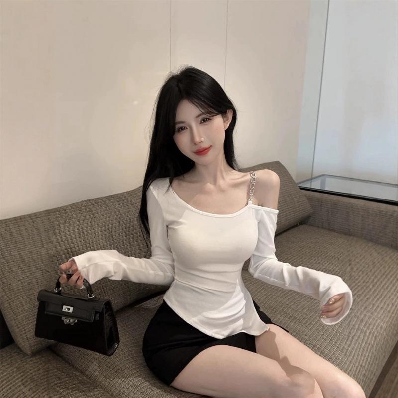 Elegant Off-Shoulder Oblique Collar T-Shirt - Women's Versatile Slim-Fit Top for Autumn and Spring