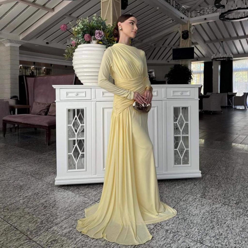 Elegantes Rüschen-Abendkleid mit langem Ärmel und Schlitz, Sommer 2025