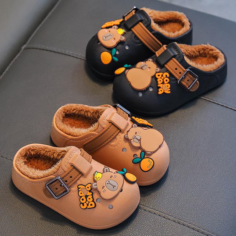 Kapibara children's cotton slippers for winter, warm and plush-lined, waterproof, suitable for boys and girls, for outdoor wear, with covered heel
