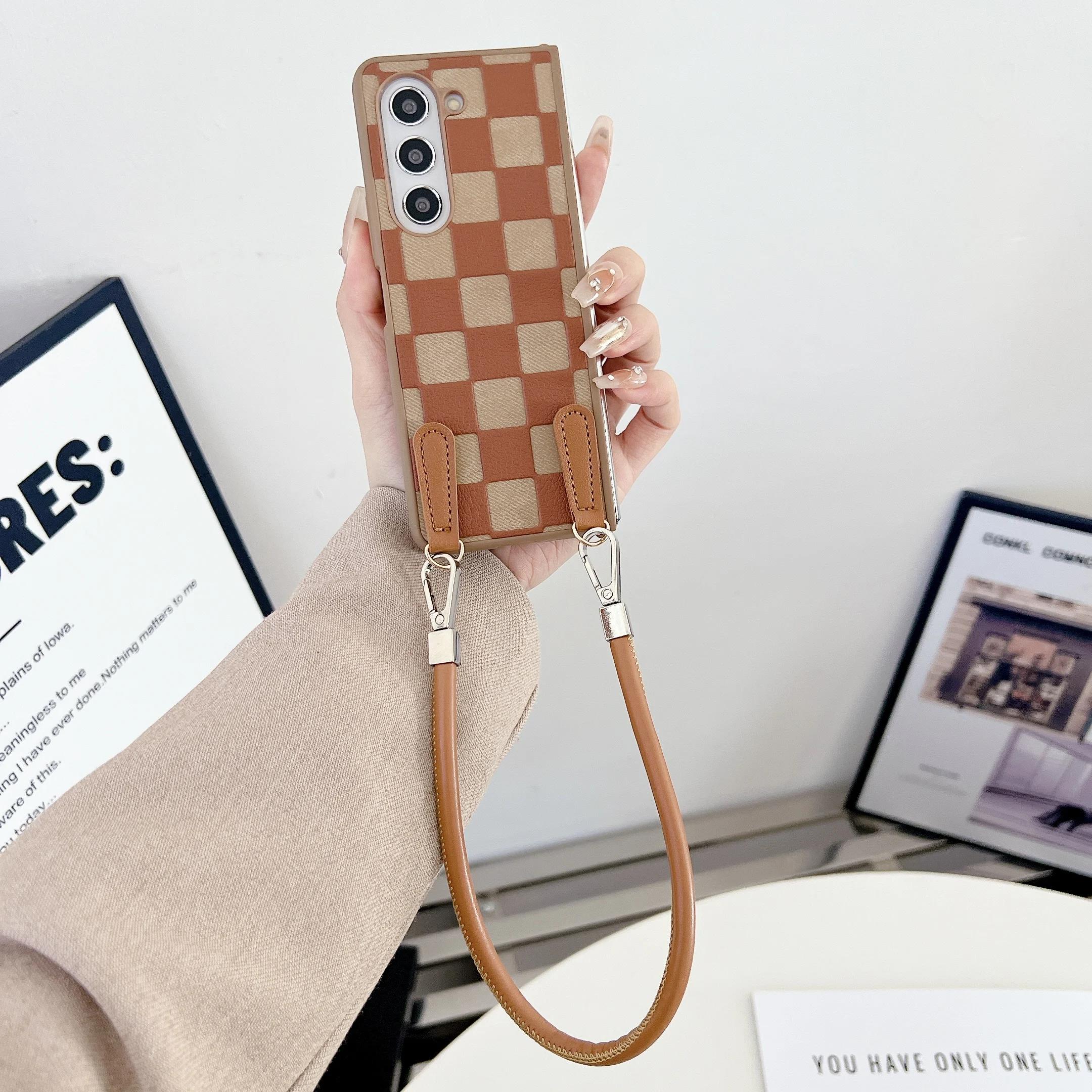 

Чехол для телефона из ПУ кожи в клетку с ремешком на запястье для Samsung Galaxy Z Fold 6 Fold 5 4 Fold 3 5G Защитный противоударный чехол For Samsung Galaxy Z Fold4