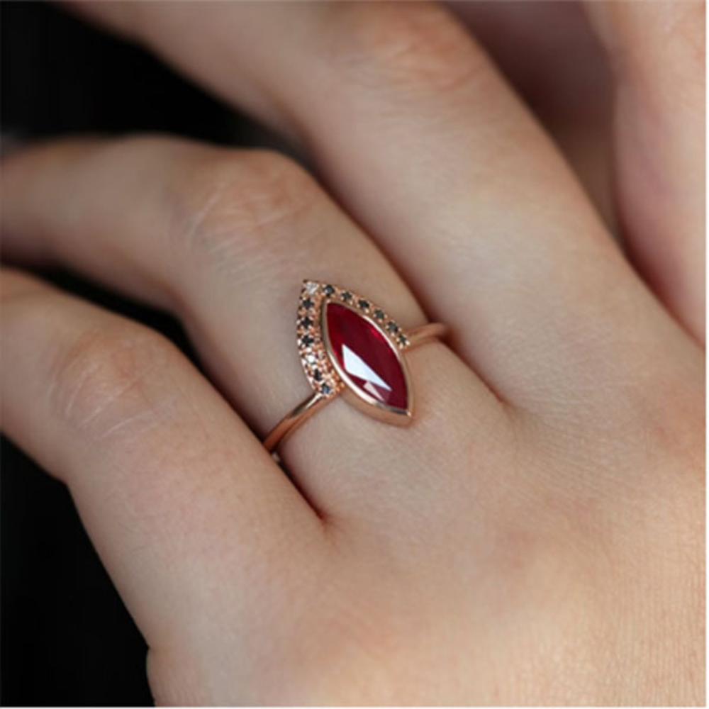 Anello Vintage Due in Uno con Rubino di Sangue, Semplice Design a Diamanti, Decorazione per Mano Versatile e di Alta Gamma