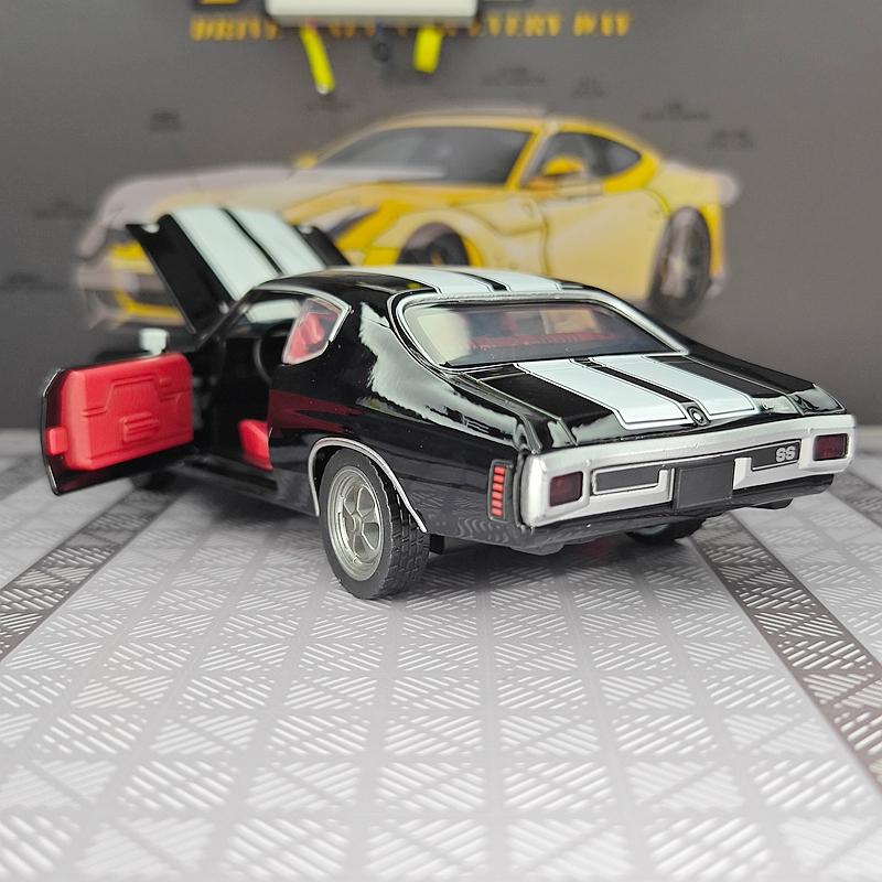 AABHC1 CCA 1:24 Simulation Chevrolet Chevrolet 454 1970 alloy supercar model with doors that can open sound and light car ornaments