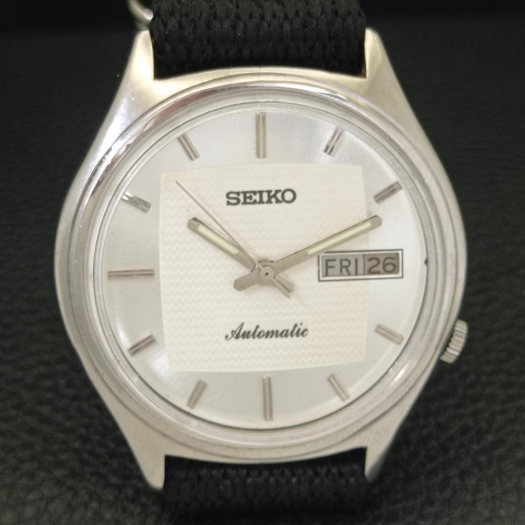 VINTAGE SEIKO AUTOMATIC 7009A JAPAN MENS SILVER COLOR DIAL WATCH A701449-5 R206b-a701449