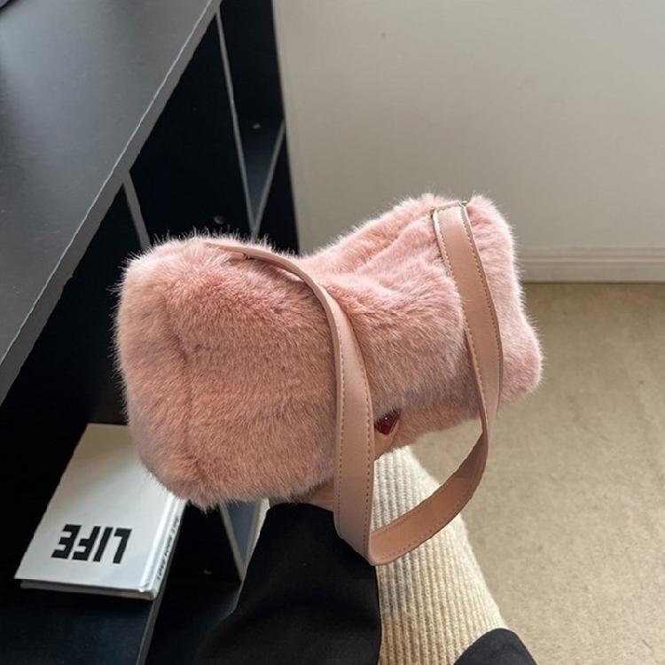 Fashionable Plush Shoulder Bag Functional Interior Suitable for Everyday Use