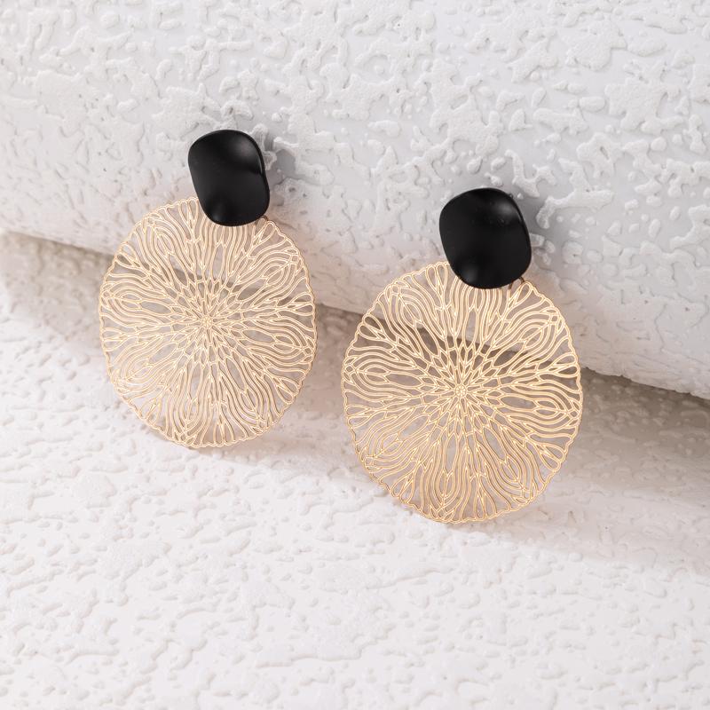 Fashionable Classic Geometric Hollow Carved Drop Earrings for Women Simple Versatile Accessories Suitable for Daily Wearing Earrings