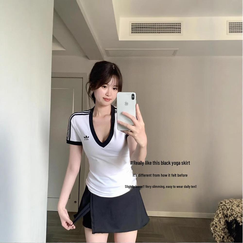 Women s Deep V-Neck Clover Embroidery Short Sleeve T-Shirt - Stylish & Breathable Summer Wear L