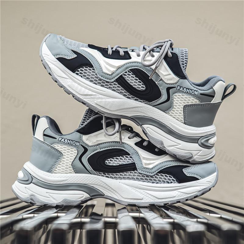 

Модная повседневная спортивная обувь для мужчин 2025 Новая летняя сетчатая дышащая удобная обувь на толстой подошве Модный тренд Низкие массивные кроссовки 39 серый