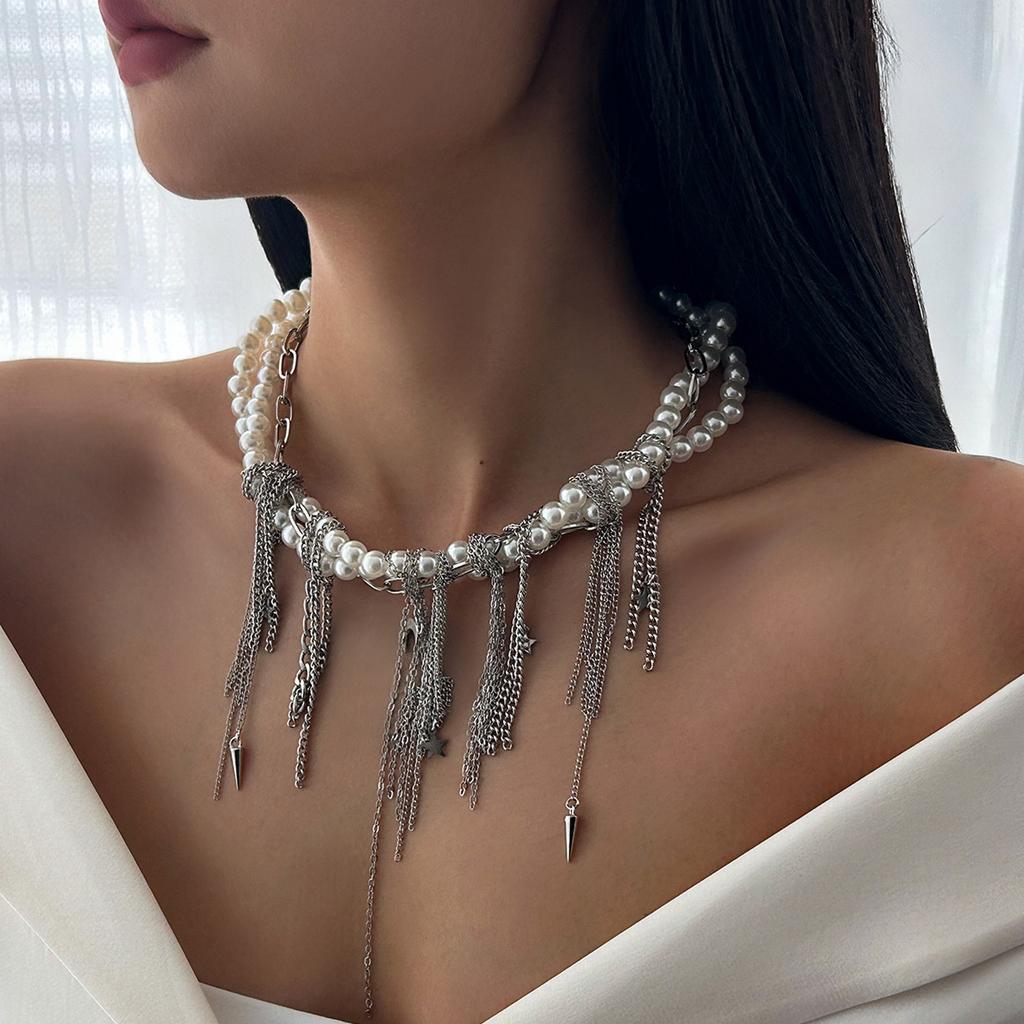 Fashionable Tassels Heart Pendant Necklace with Imitation Pearls and Metal Chain Modern Necklace Present for Women