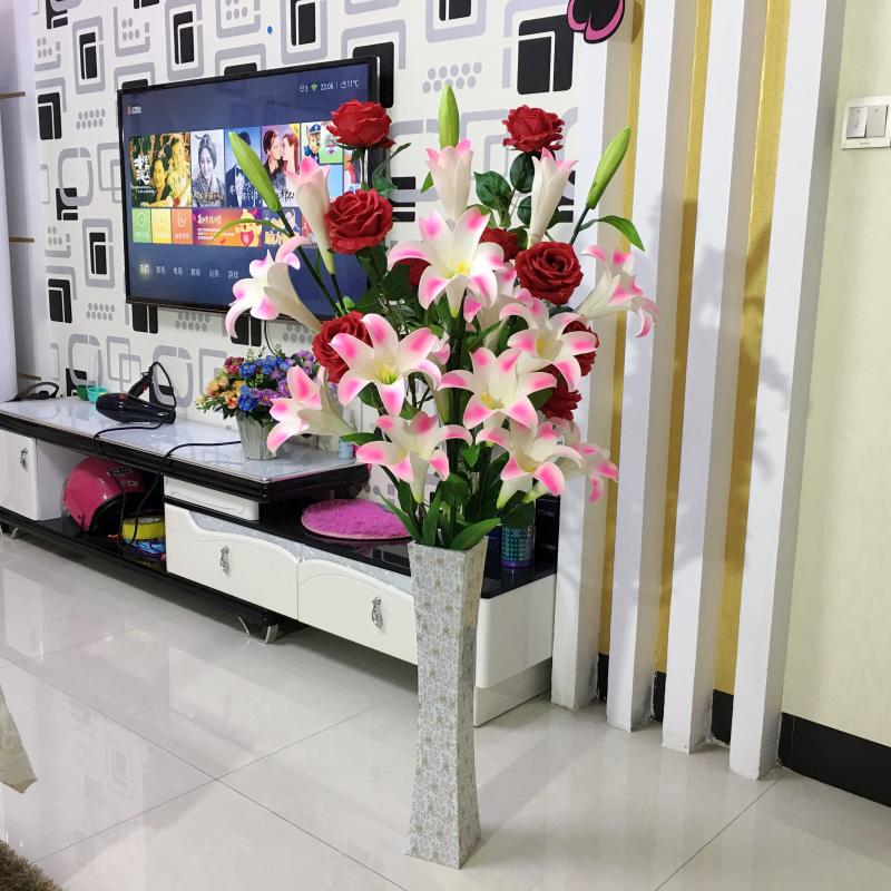 Künstlicher Hochzweig-Lilienstrauß: Seiden- & PU-Tulpen für Wohnzimmer-Bodendekoration