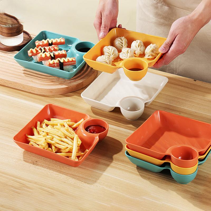 Quadratischer Knödelteller mit Essigsoßenschälchen Platz Snackplatte