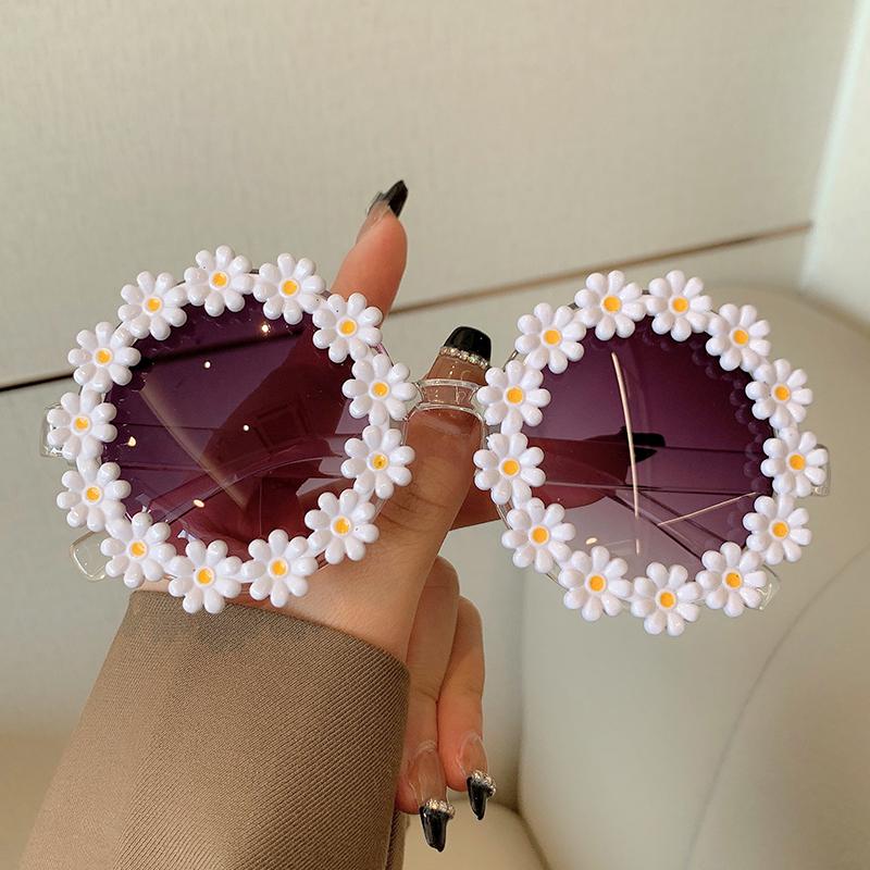 Retro Special Round Daisy Flower Sunglasses Woman Vintage Fashion Brand Female Eyewear Party Travelling UV Shades