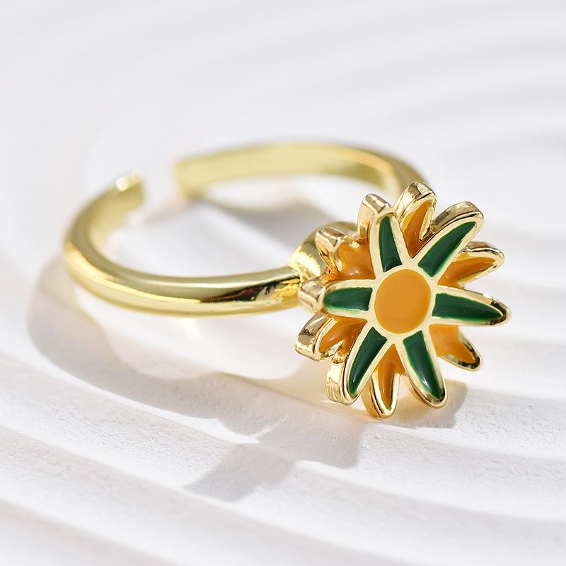 2022 Adjustable Open Ring Rotating Five-Petal Flower Rotating Flower Butterfly Ring