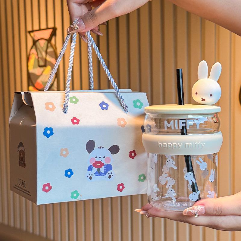 Süße hochwertige Glas-Wasserbecher für Jungen und Mädchen, hochwertige Trinkbecher mit Deckel und Strohhalm, Geburtstagsgeschenk