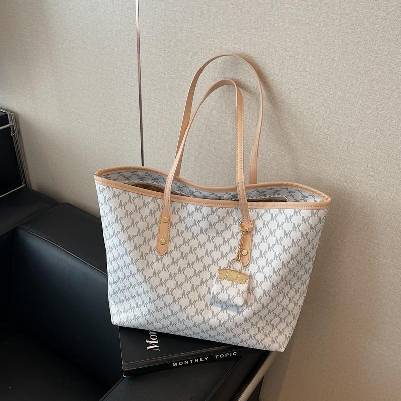 Large-capacity Bag Women's New Versatile High-end Shoulder Handbag Class Commuter Tote Bag