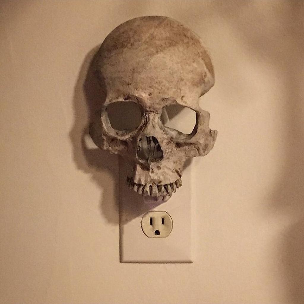 Skull Night Lamp Plug Into Wall Adjustable Brightness Resin Skeleton Night Light Skull Wall Decor for Halloween EU Plug 220V