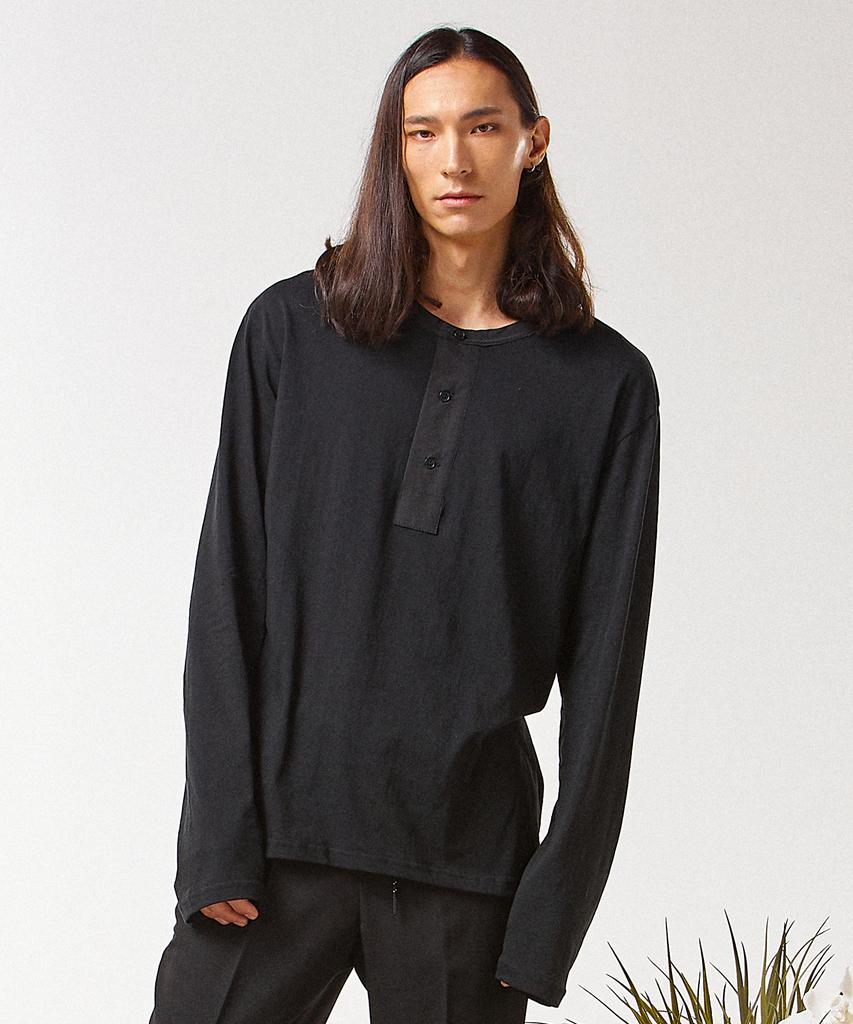 Weibeugeon Cupro Henley Neck T-Shirt Black