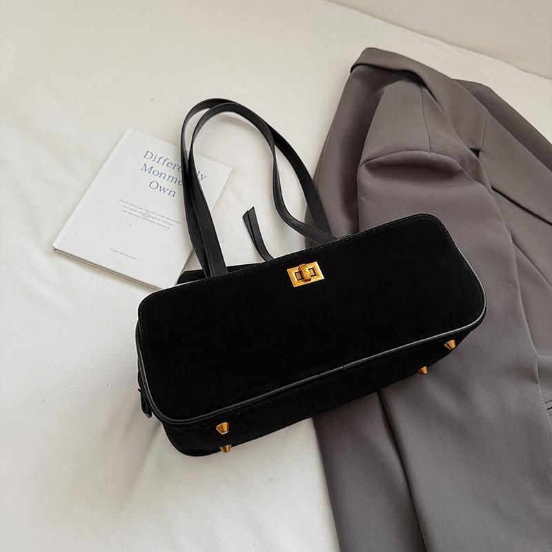 

2025 Korean version of niche velvet baguette bag, leopard print high-value portable underarm bag, large-capacity commuter shoulder small square bag чёрный