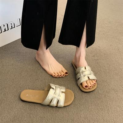 Fashion Beach Sandals Are Versatile and Popular Outside, and Boken Temperament Is Trendy with Flat-bottomed Slippers for Women In the Summer of 2025