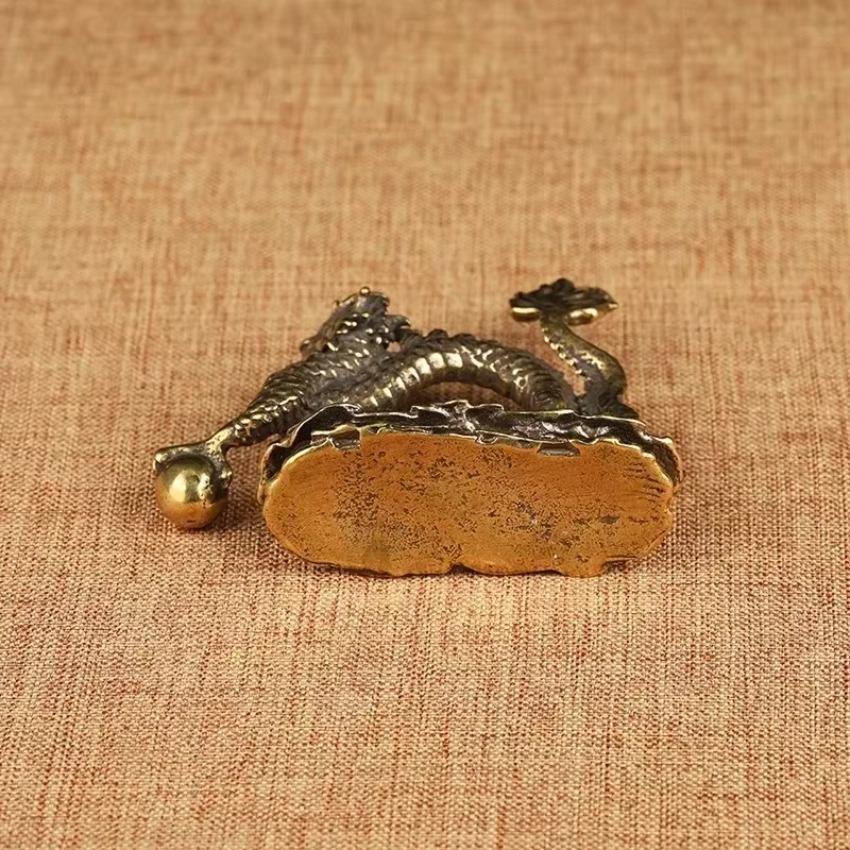 1 Pcs Gold Plating Tabletop Metal Dragon Statue with Oval Bottom Base Hand Embossed Zinc Alloy Dragon Figurines