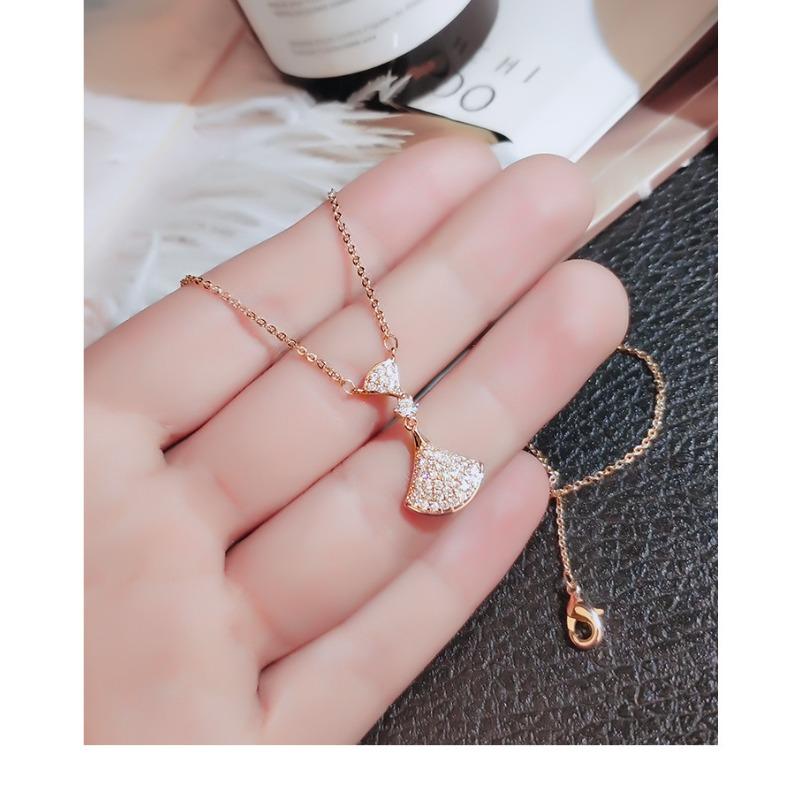 Japanese and Korean Simple Fan Necklace for Womens Personalized Fashion Forest Collarbone Chain Rose Gold Necklace Accessories