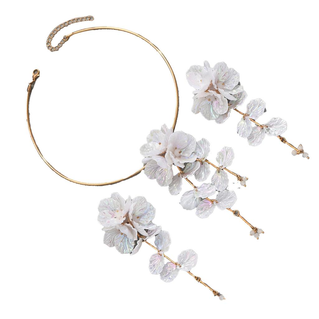 Eleganter Blumenschmuck Halskette und Hängeohrringe Set Tragbarer Schmuck für Frauen Robuste Legierung Harz Kombination