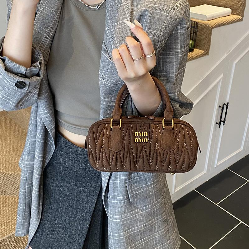 Popular 2025 Autumn New Folded Handbag Bowling Fashion One Shoulder Crossbody Pillow Small Square Bag