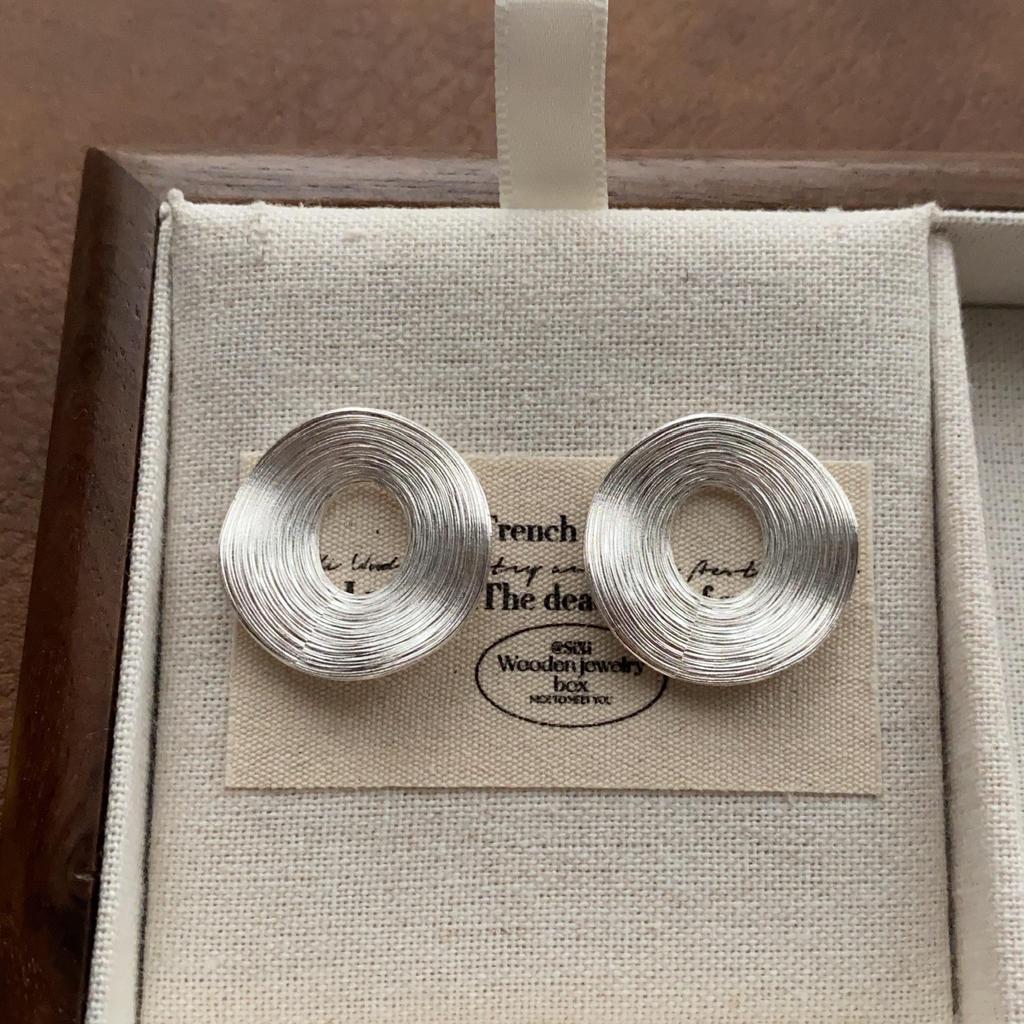 "Vintage Creamy Yellow Starfish Ear Clips: Elegant and Cute, Piercing-Free Sea Star Earrings"