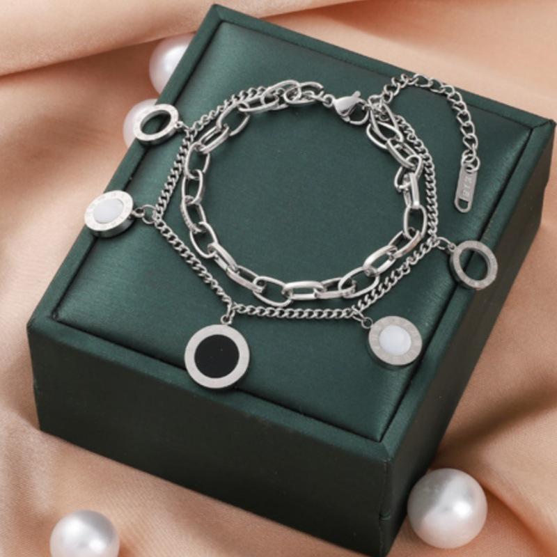 

Элегантный женский браслет из титановой стали - Стильный, Высококлассный дизайн, Легкая роскошь, Универсальный модный аксессуар