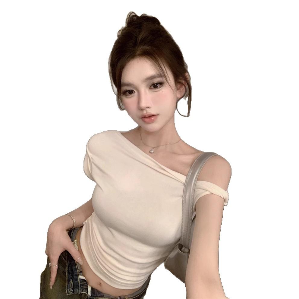 Summer's New Slim-fitting and Thin Sexy Hottie Top Irregular Slanted Shoulder Wrinkled Design Short-sleeved T-shirt Women