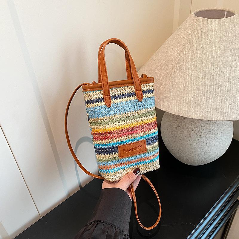 

Trendy and fashionable straw-woven small square bag Korean version contrasting color woven bag women s 2025 summer new niche simple messenger bag коричневый