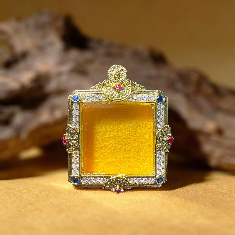 Tibetan-Style Hand-Painted Vajra Thangka Pendant Box