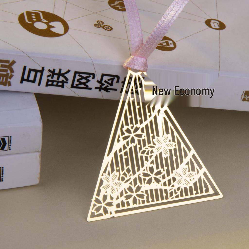 Exquisite Hollow Brass Bookmarks: Retro Chinese Style Custom Gifts