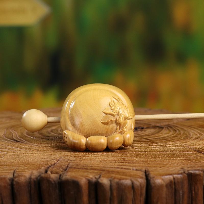 Portable Boxwood Percussion Meditation Instrument: Mini Wooden Fish Carving, Perfect as a Gift or Decorative Ornament.