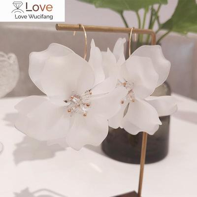 Overdreven Witte Acryl Bloemen Oorbellen Helder Kristal Bloemen Bloemblaadjes Grote Druppel Hangende Oorbellen Voor Vrouwen Statement Sieraden Cadeaus