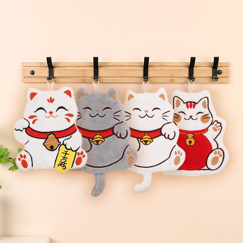 Lucky Cat Coral Fleece Cartoon Hanging Towel for Kitchen & Bathroom - Soft & Child-Friendly