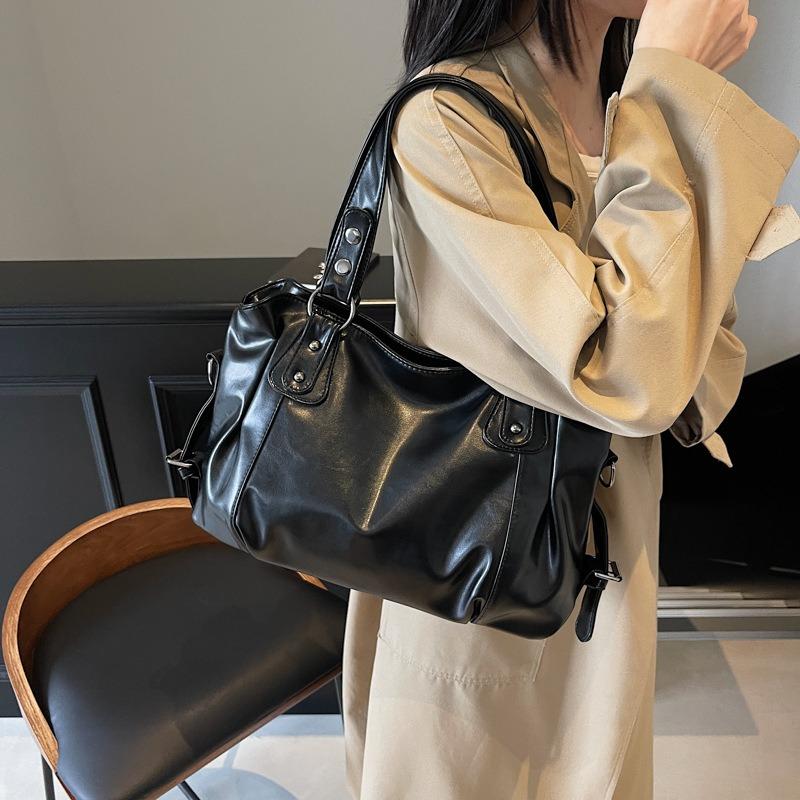 Retro solid color large-capacity tote bag commuter women's bag is available in batches