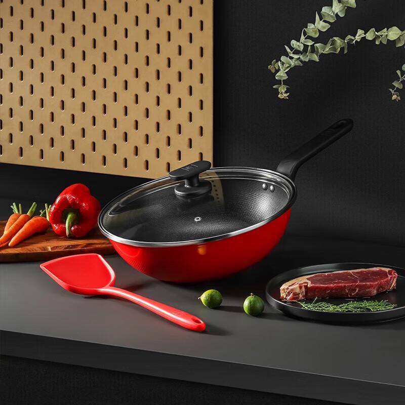 WORLD KITCHEN Hongxin Non-stick Wok & Spatula Set