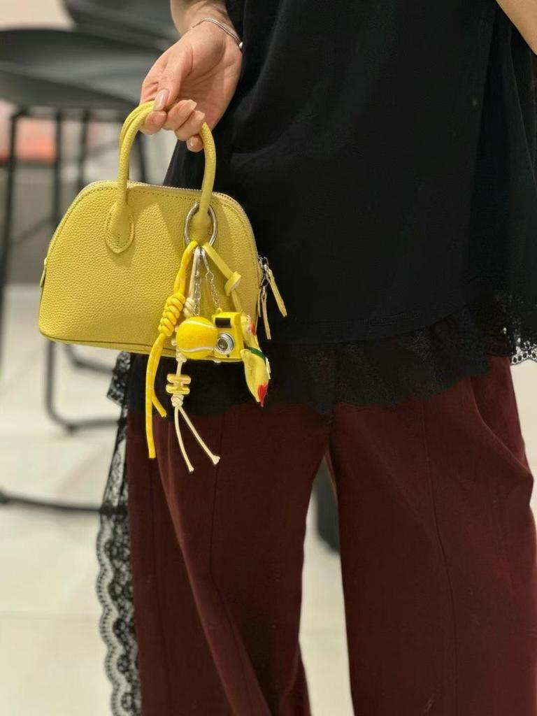 Trendige Mini-Umhängetasche aus echtem Leder im Bowling-Stil für Damen 2025