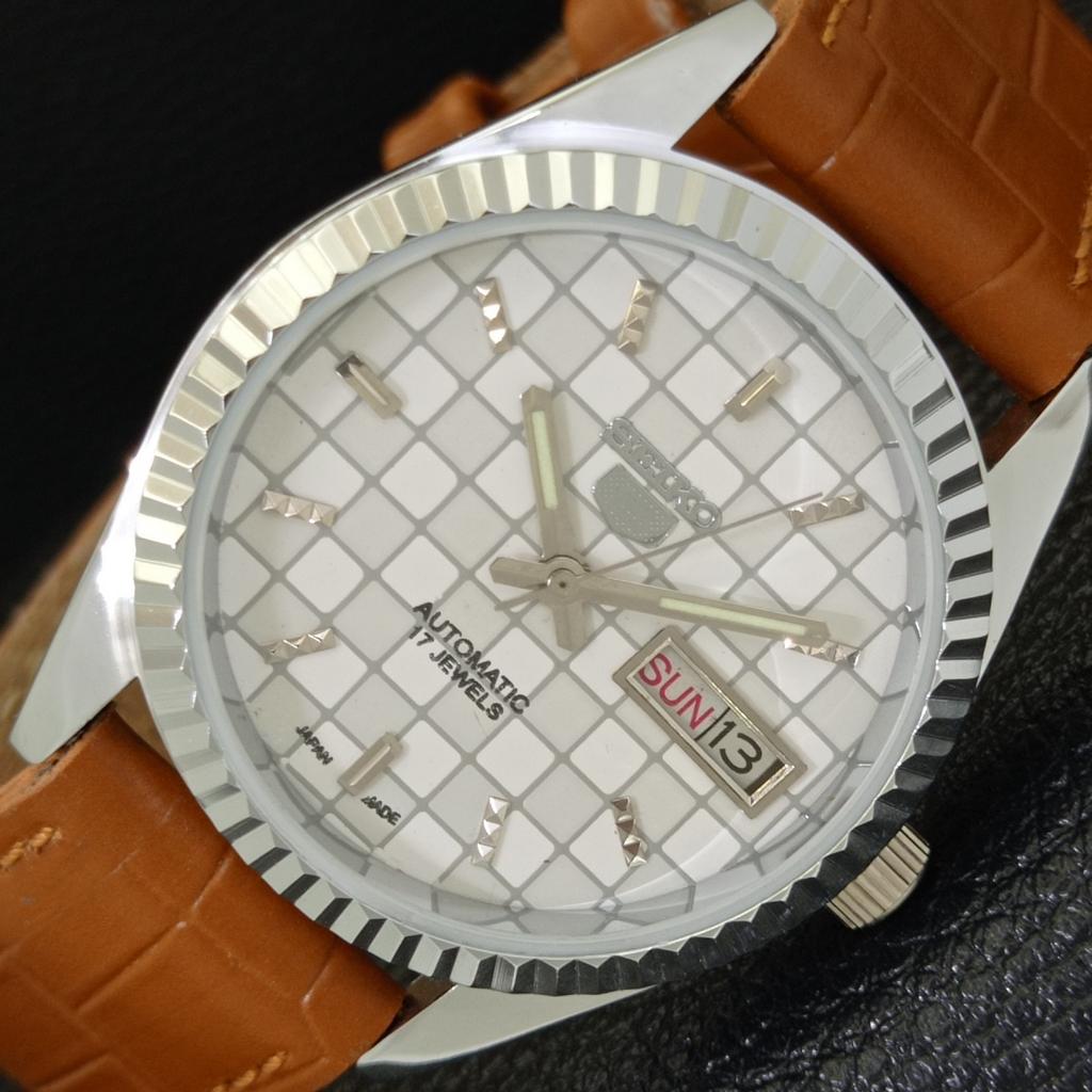 

МУЖСКИЕ ВИНТАЖНЫЕ АВТОМАТИЧЕСКИЕ ЧАСЫ SEIKO 5, ОТРЕСТАВРИРОВАННЫЕ, ЯПОНИЯ, БЕЛЫЙ ЦИФЕРБЛАТ, a440356-9 Sk-a440356-1