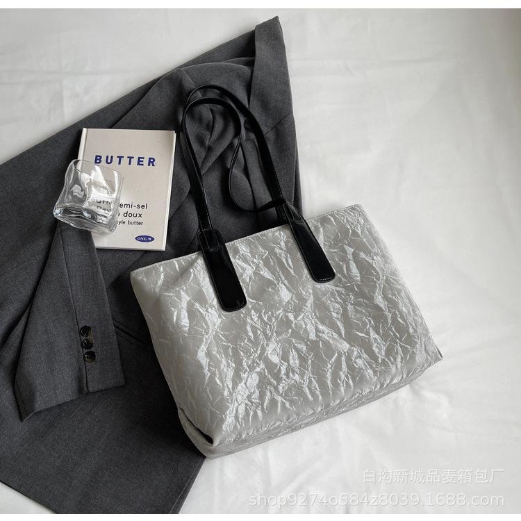 

Retro large-capacity bag women s 2025 new trendy commuter fashion tote bag design niche shoulder bag