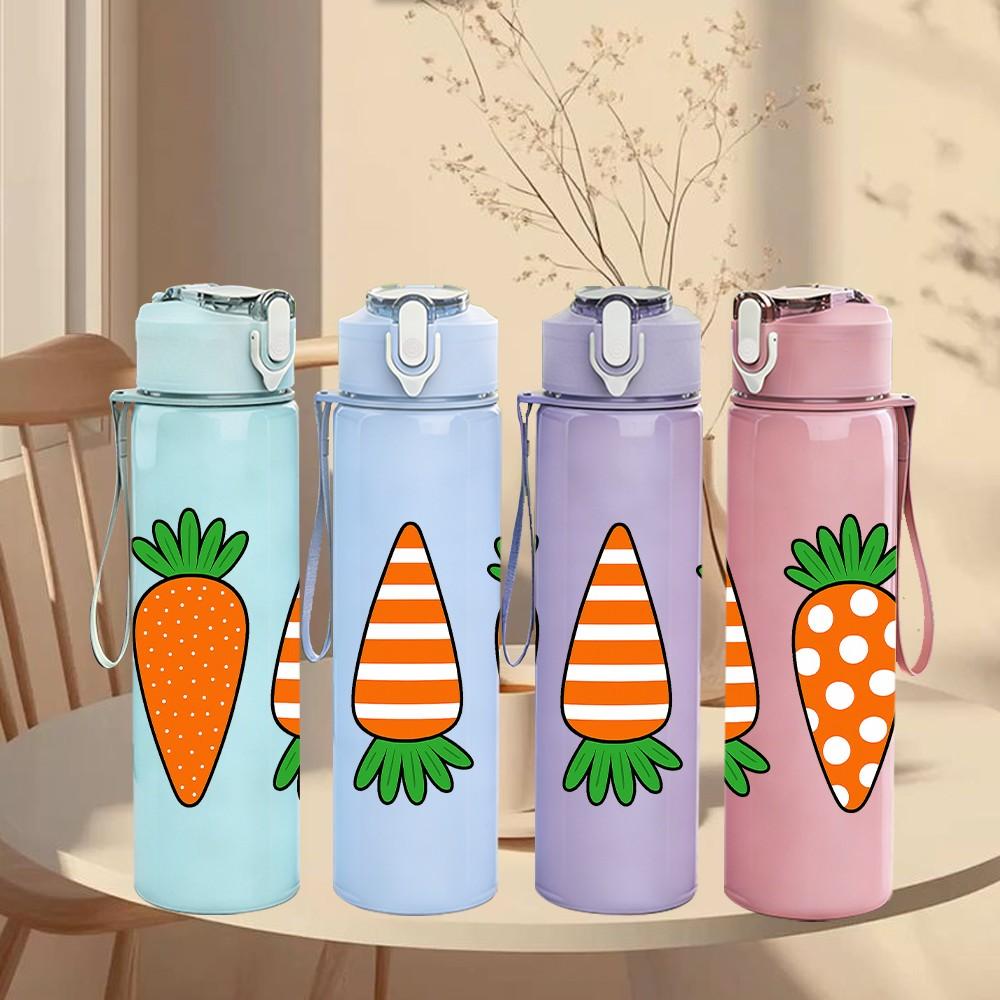 1PC Three Fresh Carrots 750ml Color Plastic Sports Water Bottle Leakproof Flip Straw Lid Suitable for Sports Office Home Use