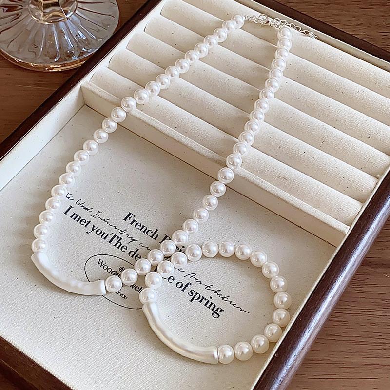 French Vintage Geometric Pearl Necklace With Floral Design For Office And Casual Wear