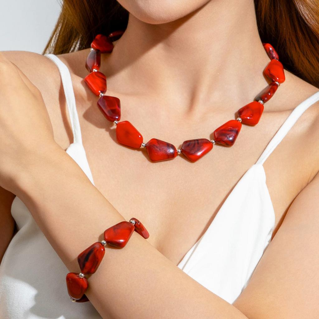 Retro acrylic resin special-shaped beaded necklace, temperament versatile light luxury neck chain